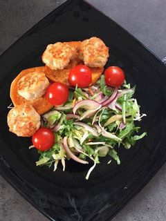 Pulykafasírtos friss saláta, chilivel és fahéjjal 🌶 🍎 recept fotója