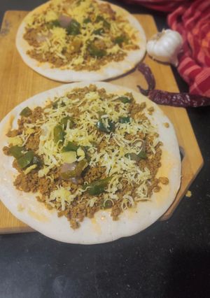 কিমা পিজ্জা (keema pizza recipe in Bengali) রেসিপির প্রধান ছবি