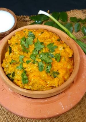 વઘારેલો રોટલો (Vagharelo Rotlo Recipe In Gujarati) રેસીપી મુખ્ય ફોટો