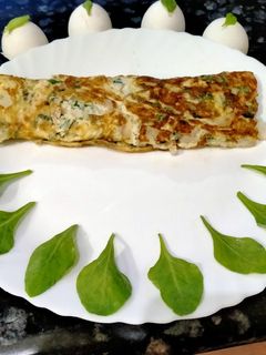 स्पिनच चीज़ ऑमलेट (spinach cheese omelette recipe in Hindi) रेसिपी मुख्य फोटो