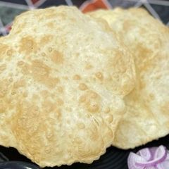 A picture of Bhature.