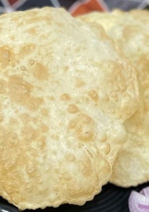 A picture of Bhature.