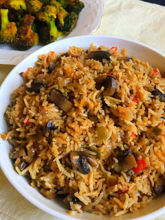 A picture of Burnt Garlic Mushroom Fried Rice without Sauce.