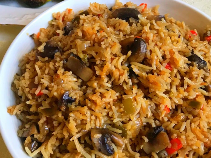 Easy Way Prepare Recipe Burnt Garlic Mushroom Fried Rice without Sauce that is So Delicious, Can Spoil the Tongue}