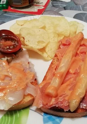 Foto principal de Tostas de salmón para cenar