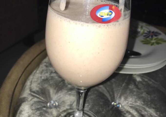 Recipe of Super Quick Homemade Strawberry and banana milkshake