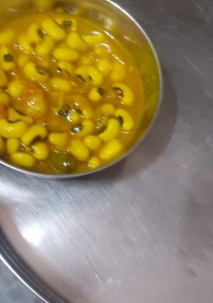 A picture of Lobhiya.
