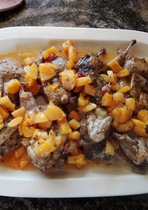Foto di Quaglie brasate con albicocche secche e melograno