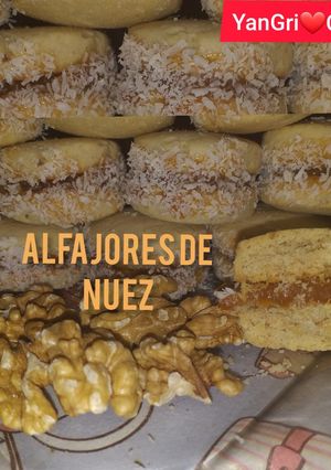 Una foto de Alfajores de Nuez
