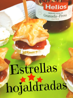 Una foto de Estrellas hojaldradas con queso de cabra y mermelada