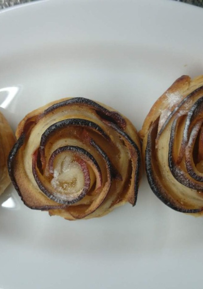 Una foto de Rosas de hojaldre con manzanas