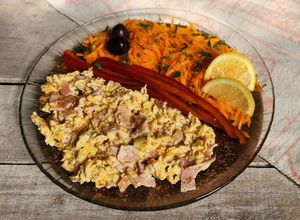 Una foto de 🍳Huevos revueltos c/ lomito ahumado 5 especias -Paprika, cúrcuma, pimienta, coriandro y fenogreco🍳