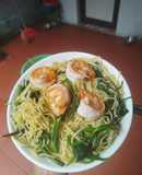 Mì trứng xào tôm nõn