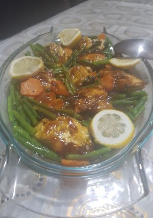 A picture of Pan fried salmon with green beans and sauce.