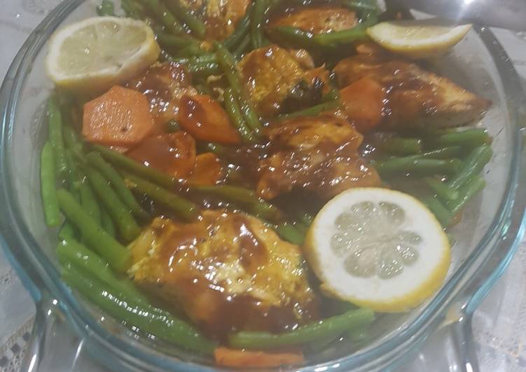 Pan fried salmon with green beans and sauce