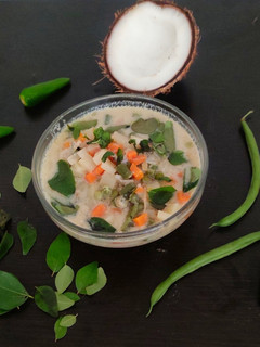 தேங்காய் பால் வெஜ் ஸ்டியூ (Coconut milk veg stew recipe in tamil) செய்முறை முக்கிய புகைப்படம்