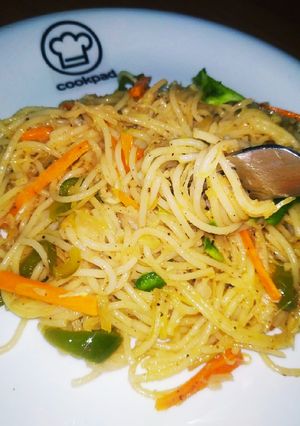 A picture of Veg chowmein.