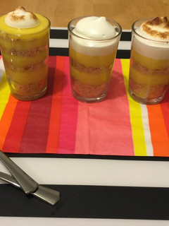 Una foto de Shots de lemon curd