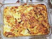 Una foto de papas al horno con nata
