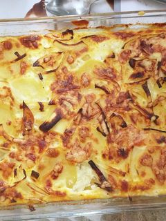 Una foto de Papas al horno con nata, cebolla