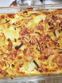Una foto de Papas al horno con nata, cebolla