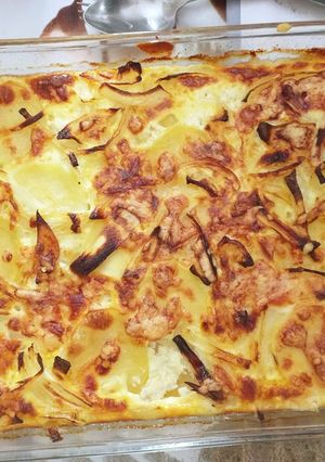 Una foto de Papas al horno con nata, cebolla