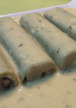 Foto principal de Canelones de pollo con foie y bechamel al curry