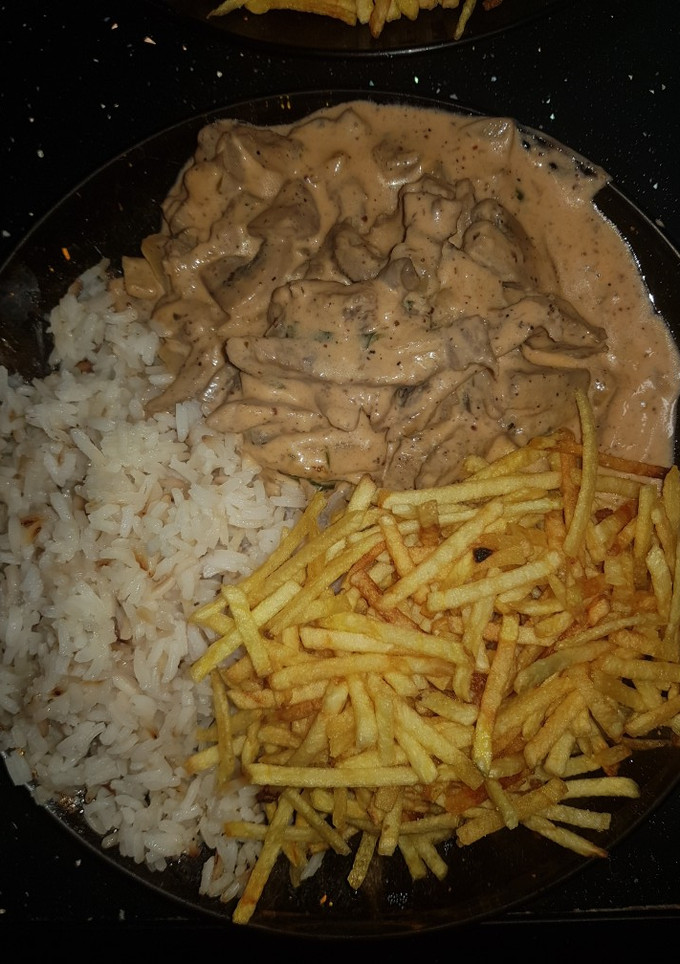 Una foto de Strogonoff al estilo brasileño