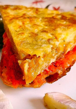 Una foto de Tortilla de Patata cremosa con Cebolla caramelizada
