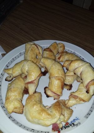 Una foto de Medialunas rellenas🥐🥐