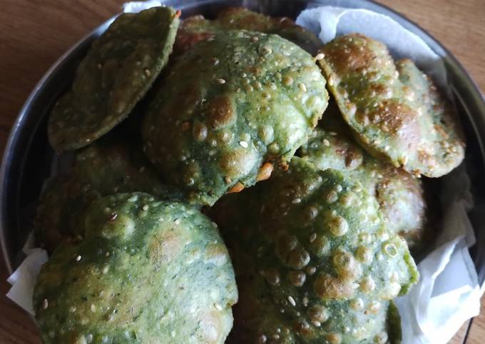 Palak Puri Recipe by Pragati Hakim - Cookpad