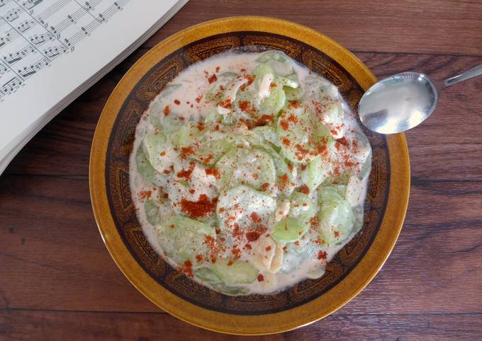 Uborkasaláta (cucumber salad)