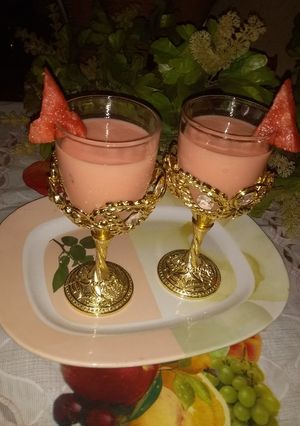 A picture of Watermelon and paw paw milkshake.