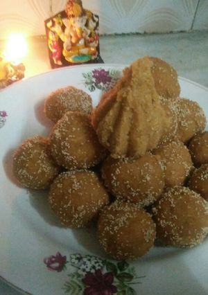 A picture of Churma ke ladoo.