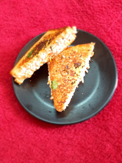 तड़का दही सैंडविच (Tadka dahi sandwich recipe in hindi) रेसिपी मुख्य फोटो