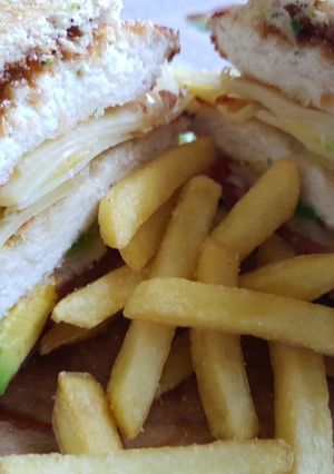 Una foto de Sándwich de Nugget Gigante