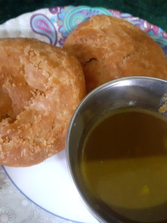 मूंग दाल की कचौड़ी (Moong dal ki kachori recipe in hindi) रेसिपी मुख्य फोटो