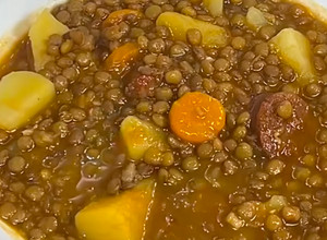 Foto de Sopa de Lentilhas com Batatas, Cenoura e Chouriço