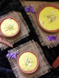 कश्मीरी फिरनी (Kashmiri Phirni recipe in hindi) रेसिपी मुख्य फोटो