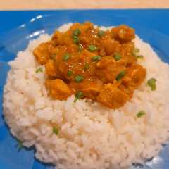 Una foto de Arroz con pollo al curry (fácil)