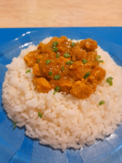 Una foto de Arroz con pollo al curry (fácil)