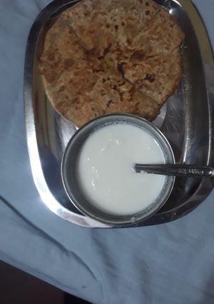 आलू का पराठा (aloo ka paratha recipe in Hindi) रेसिपी मुख्य फोटो