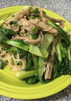 Hình của món Bún xào thịt rau nhanh gọn đơn giản.