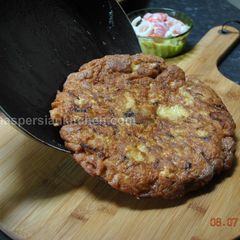 A picture of Chicken and onion omelette املت مرغ و پیاز.