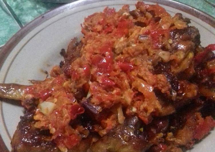 Ayam bakar penyet sambal judes