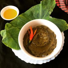 A picture of Kochu Pata Bata (Colocasia Leaves Chutney - Bong style).