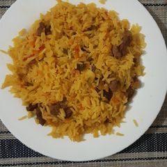 A picture of Mixed beef rice spiced with curry powder.