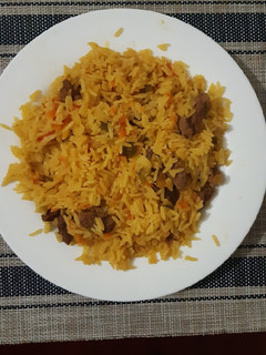 A picture of Mixed beef rice spiced with curry powder.