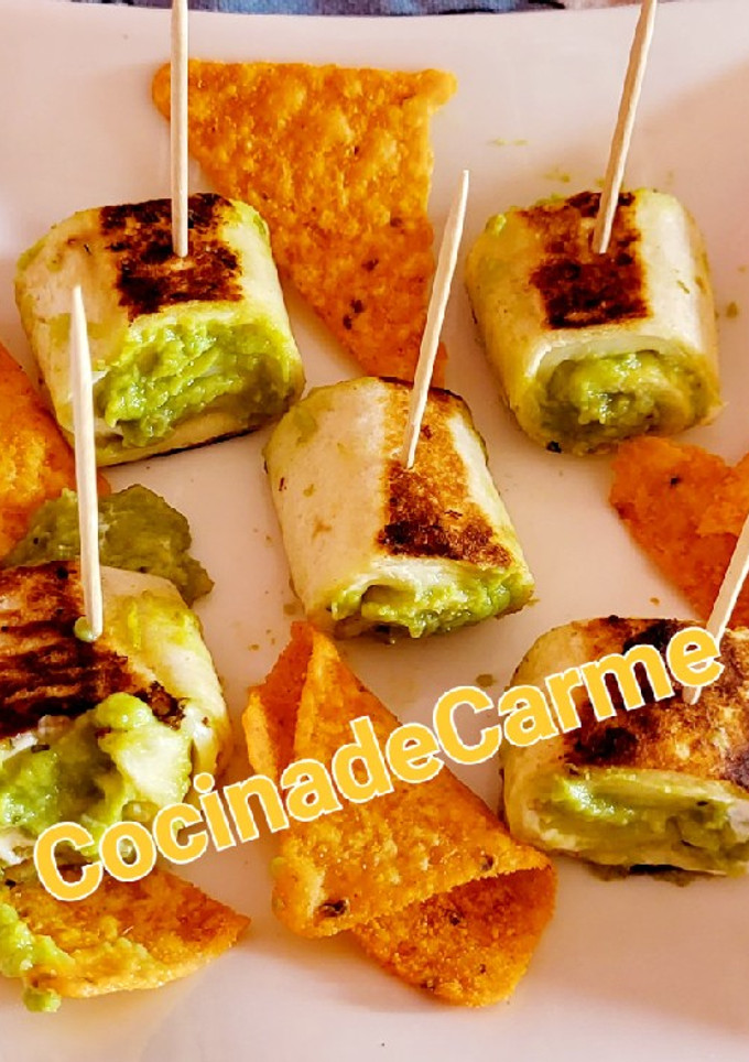 Una foto de Rollitos rellenos de queso y guacamole
