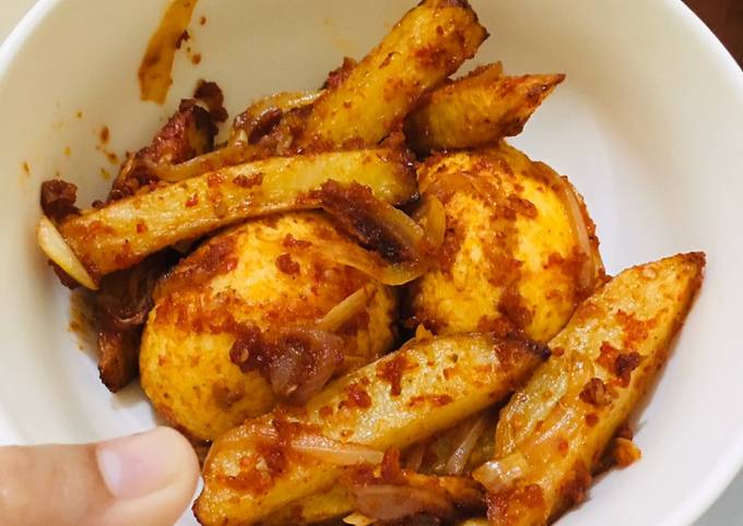 Ternyata ini loh! Resep enak buat 8. Telur Balado Kentang yang nagih banget